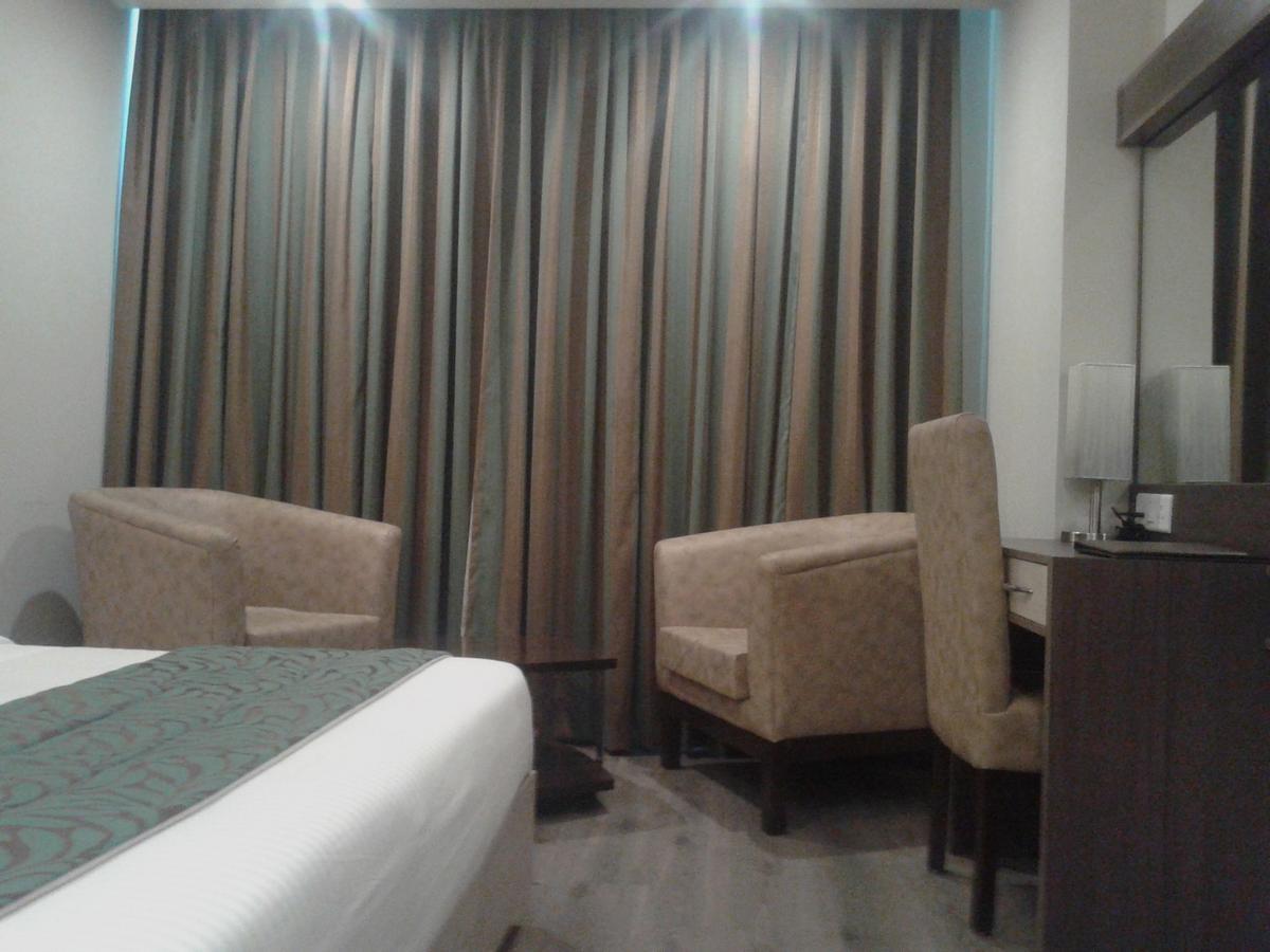 Hide Away Suites 노이다 외부 사진