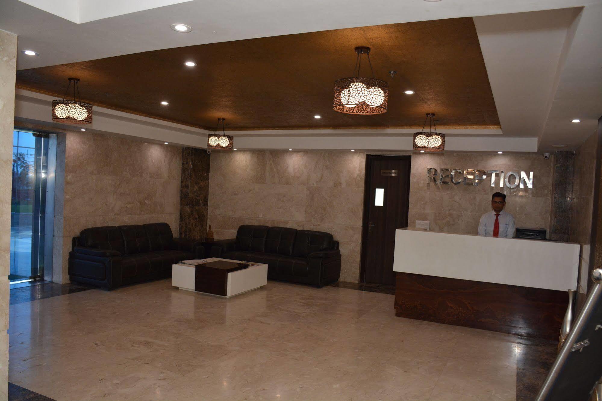 Hide Away Suites 노이다 외부 사진