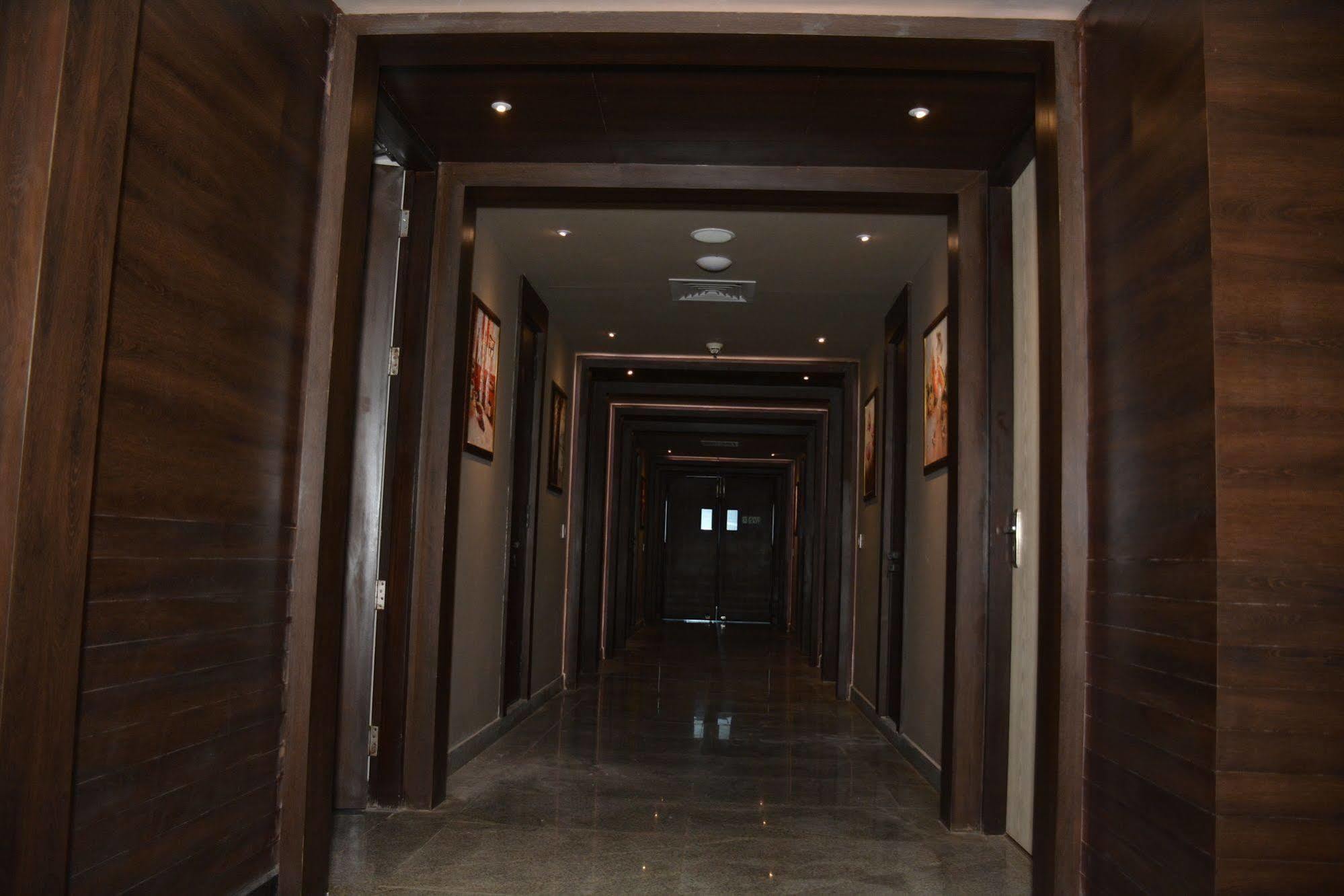 Hide Away Suites 노이다 외부 사진